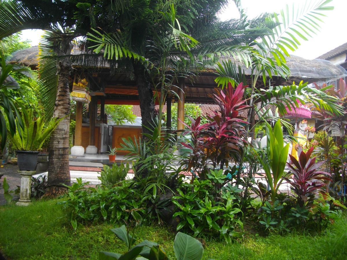 Surf Doggie Inn Kuta Lombok Exterior foto