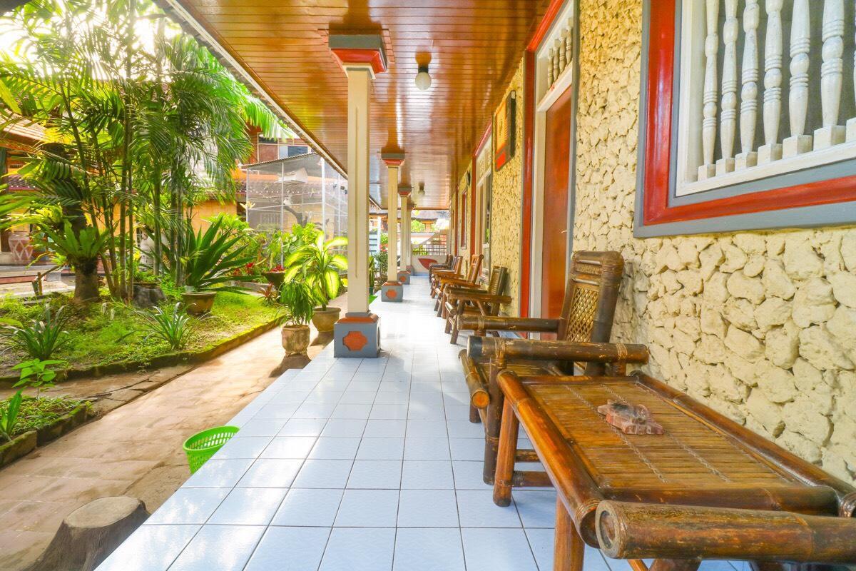 Surf Doggie Inn Kuta Lombok Exterior foto